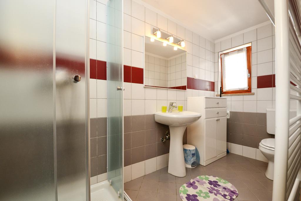 Apartments Mira Veleniki Екстериор снимка