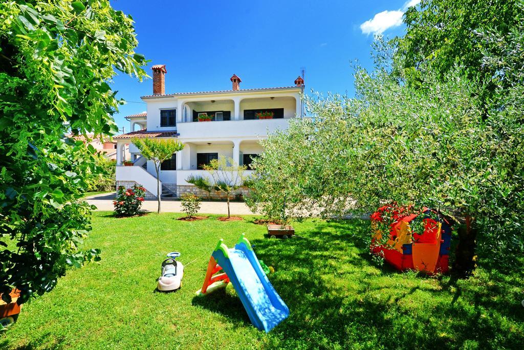 Apartments Mira Veleniki Екстериор снимка