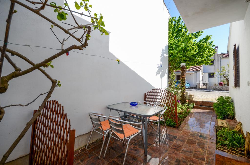 Apartments Mira Veleniki Екстериор снимка