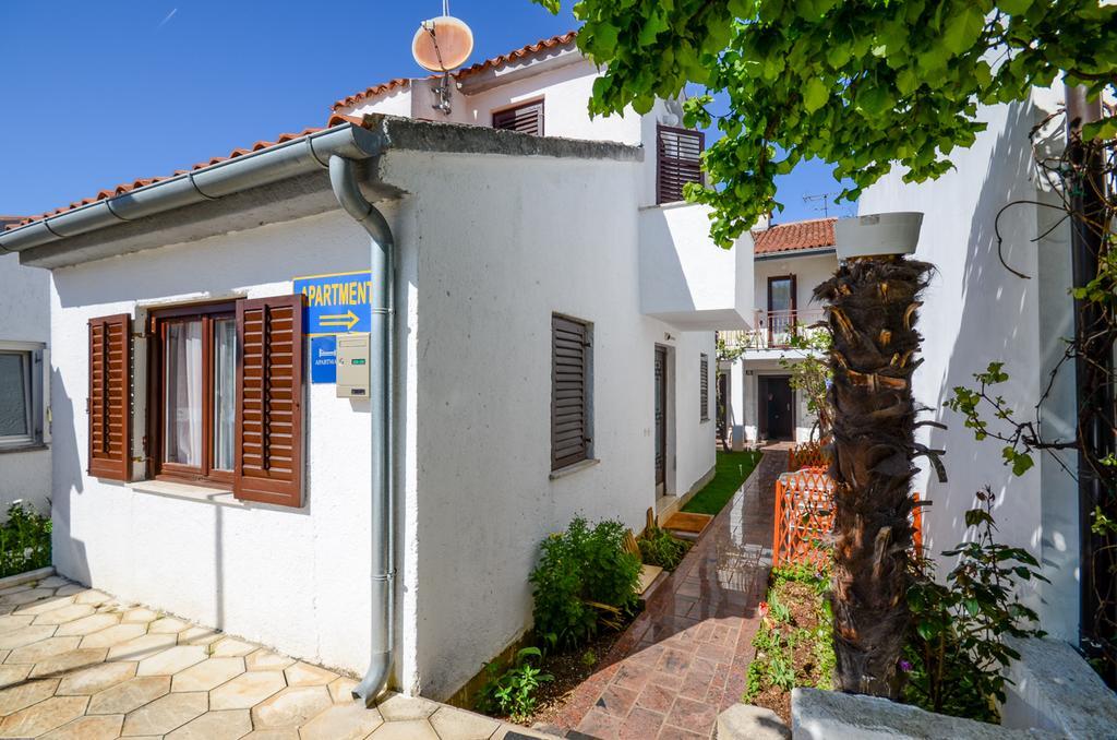 Apartments Mira Veleniki Екстериор снимка